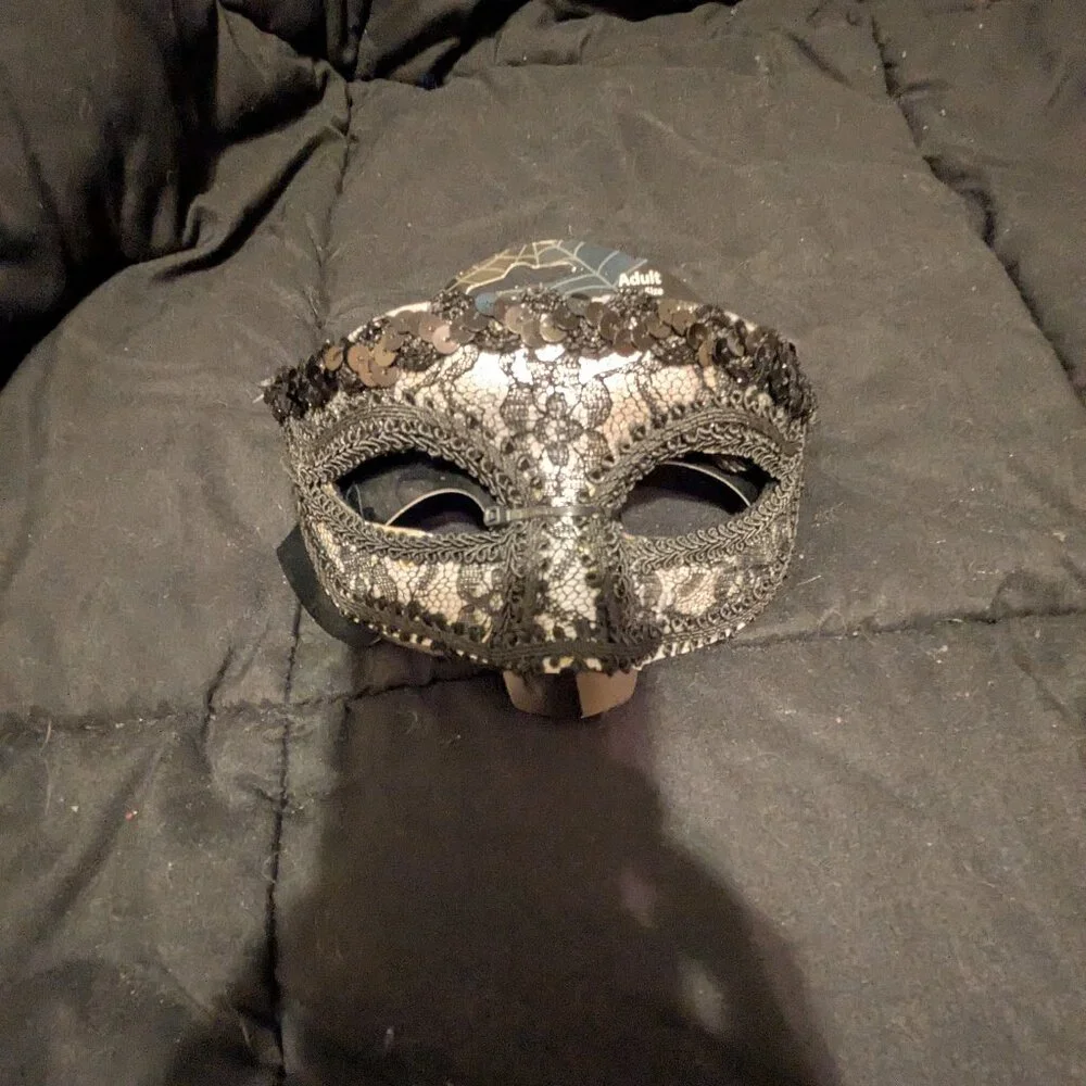 Mask - Picture 1 of 1
